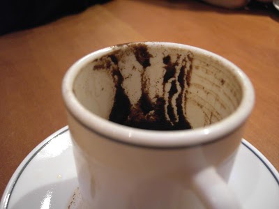 Fertilizantes Caseros para las Plantas II: Poso de Café, Malas Hierbas y Clavos Antiguos