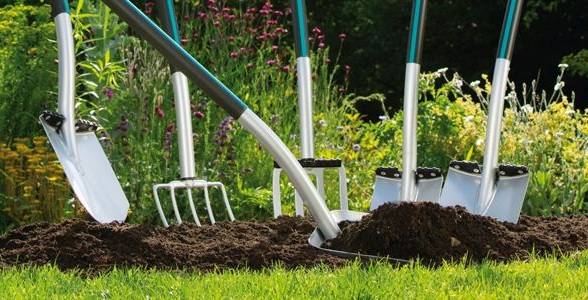 Cuáles son las herramientas más comunes para el cuidado de un jardín: Guantes y Palas