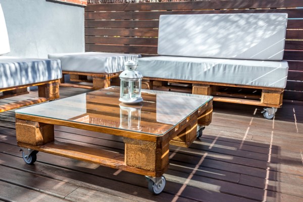 Decorar el Jardín con Muebles Hechos con Palets